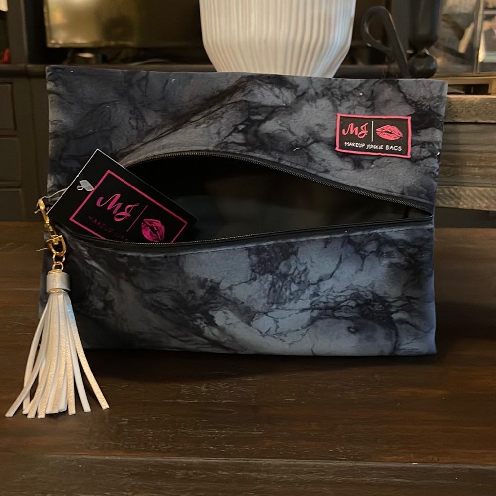NWT Medium Makeup Junkie Bag